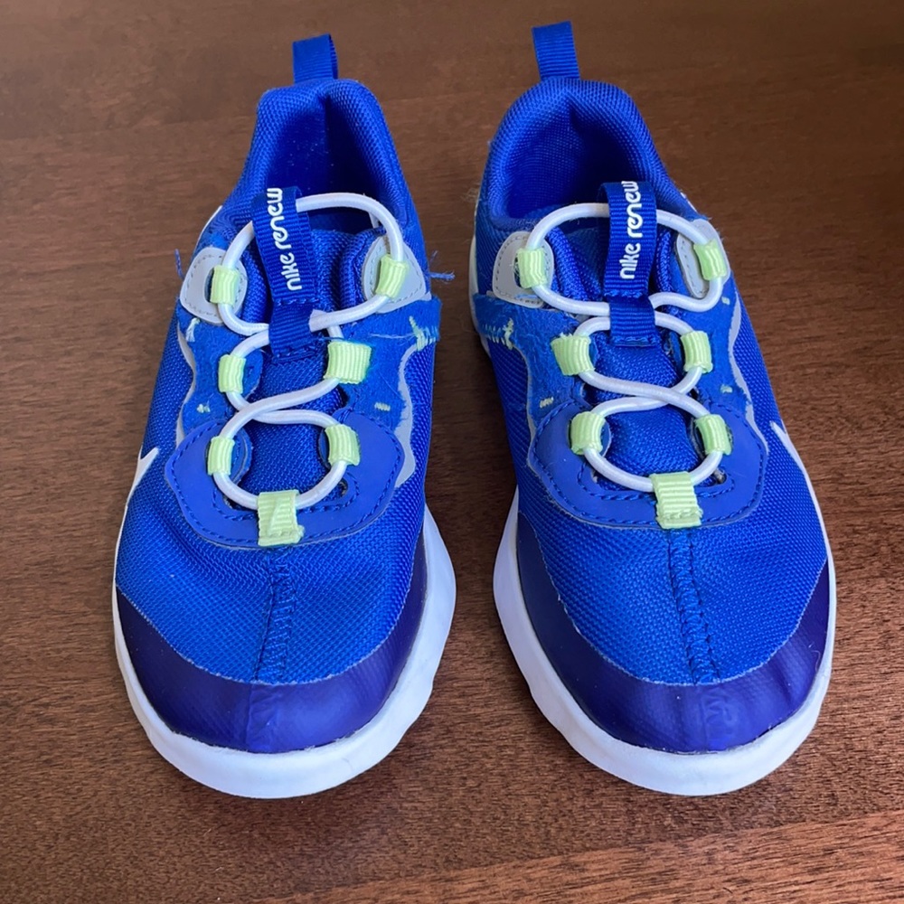 Nike renew size 9 toddler shoe.